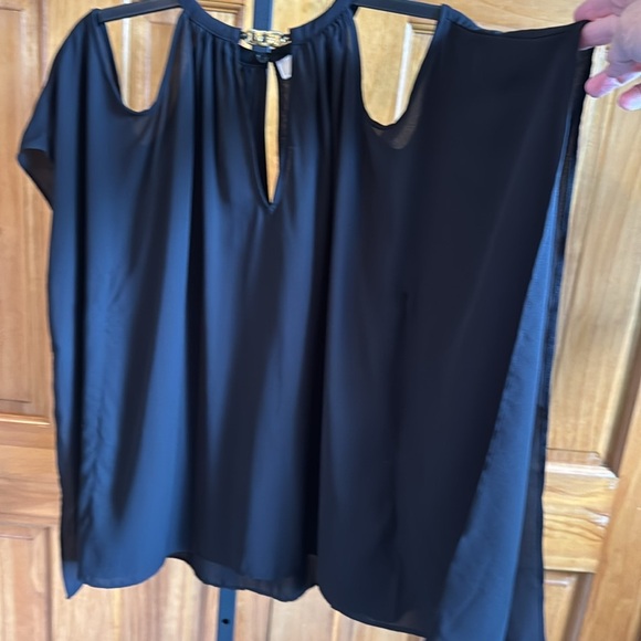 Michael Kors Cold‑Shoulder Blouse with Gold Chain Neckline • Size L • BLACK - Picture 6 of 8